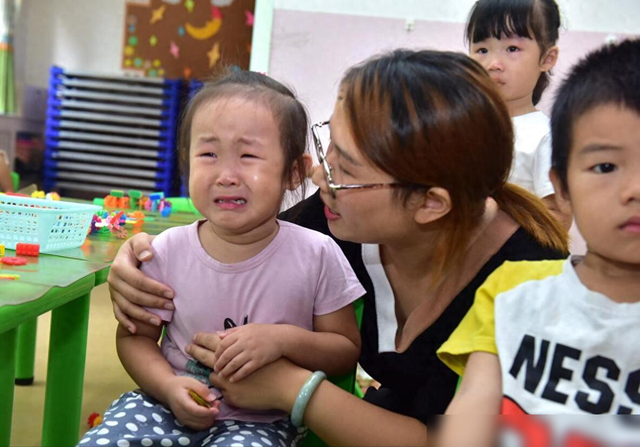 幼儿园孩子“男女混睡”，老师拍午休照发群里，班级群顿时炸了锅