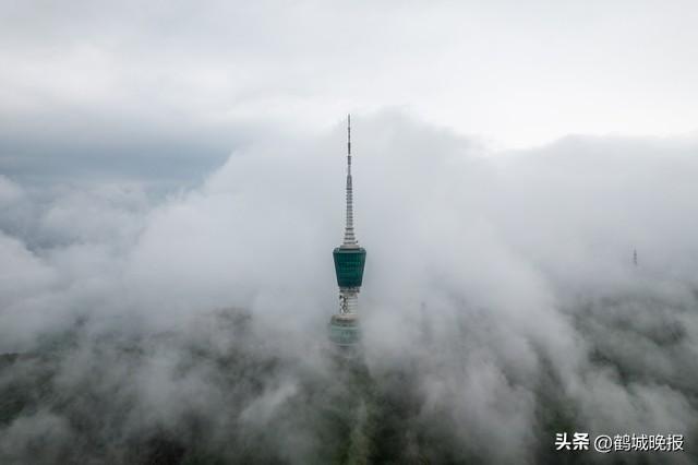 惊险！两架无人机上海环球金融中心高空对撞，飞手遭行政处罚