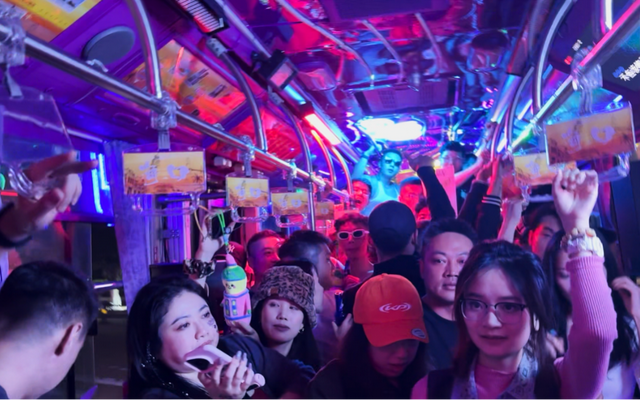 “一城双演、文体共融” 火热图景在椰城绽放