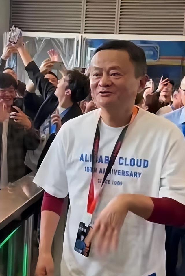 马云61岁了，用61张照片看他一路走来的故事！（真的感慨万千）