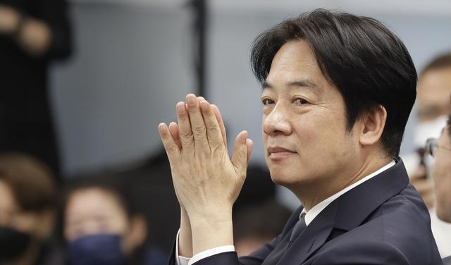 董军发统一强音，不到24小时，美媒放出消息，特朗普叫停对台军援
