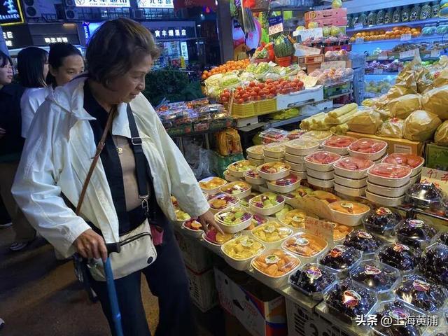 “我去三马路吃个饭”！这句只有上海人懂的“暗号”藏着多少烟火气丨边拍边画