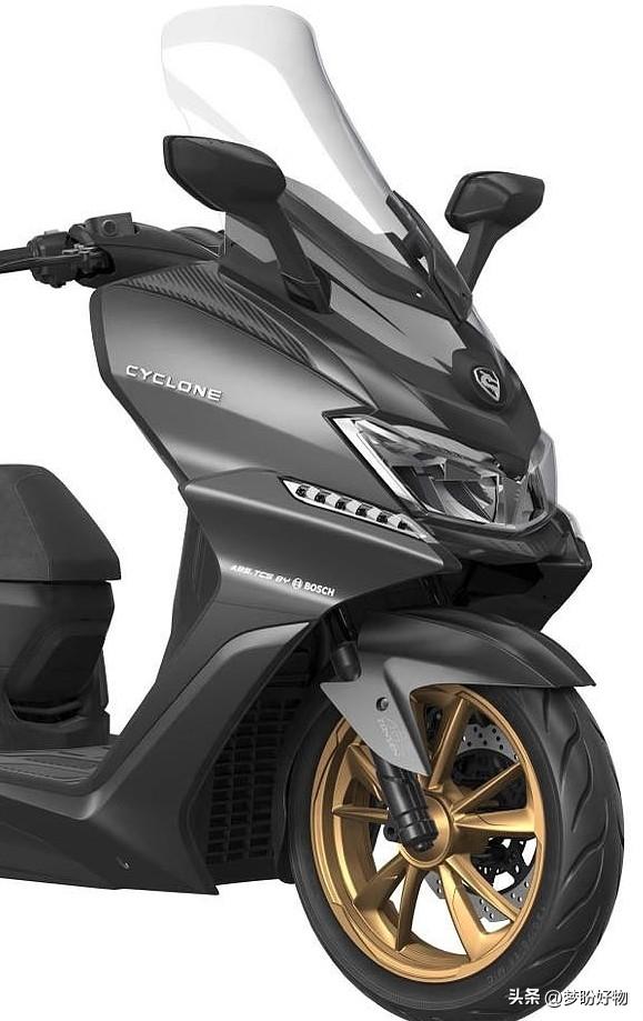 1.8万级踏板卷疯了 赛科龙RT3塞下汽车级雷达 17L油箱能跑500公里
