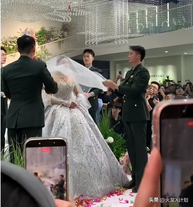 张自轩婚礼现场，新娘很强势两次拒绝他的亲密动作，岳父实力不菲