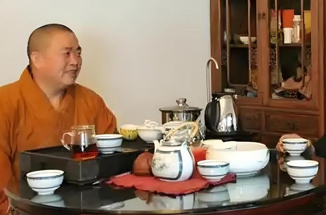 不查不知道一查吓一跳，掌控少林寺38年的释永信，私下到底有多壕