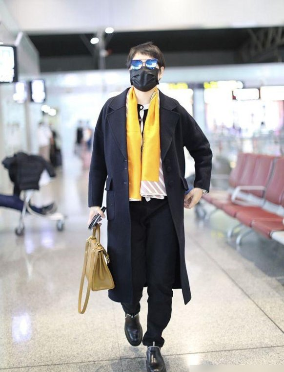 上了年纪的女人，冬天尽量别穿大衣、羽绒服，换成这3件保暖时髦