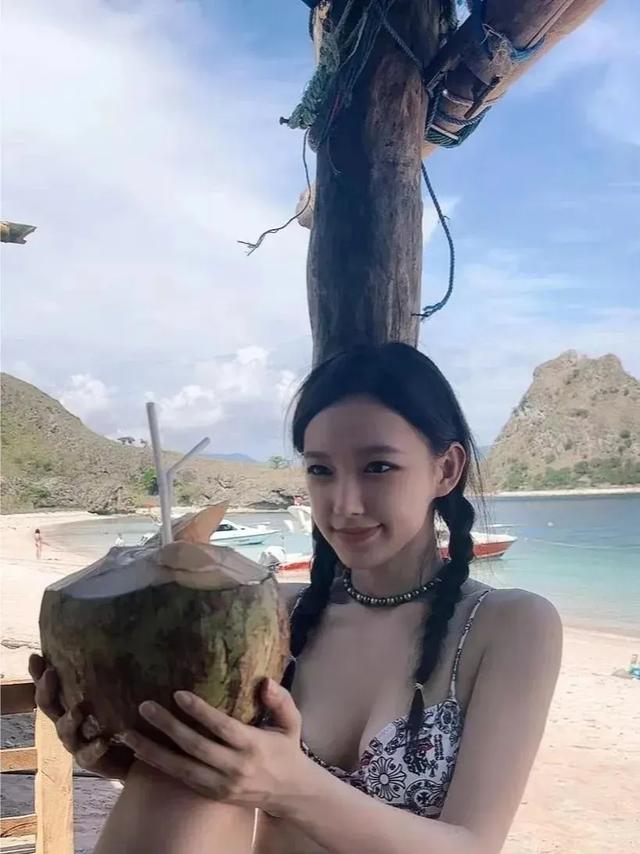 【程潇】泳装照封神，这身材谁看了不喷鼻血 下滑更多美图