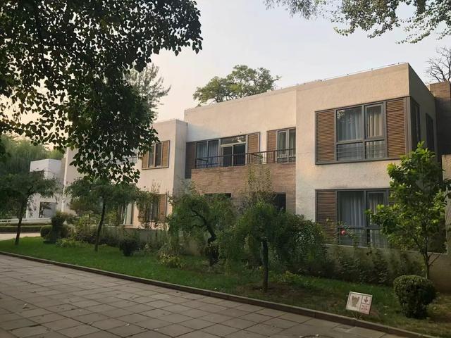 翁帆与其相伴一生，最终获得清华大学别墅的住宅居住权！