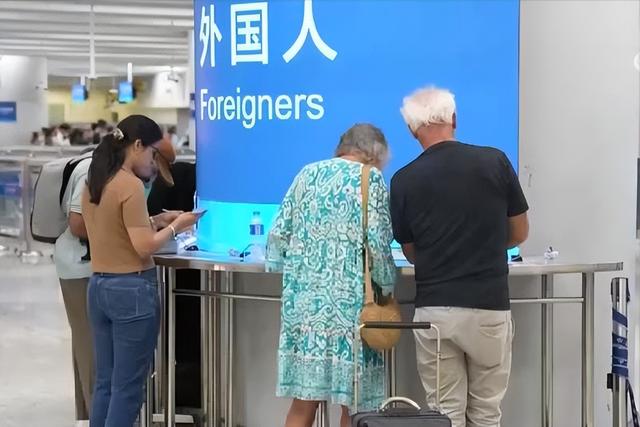 俄罗斯人，正在大量涌入中国，目的却不是旅游？