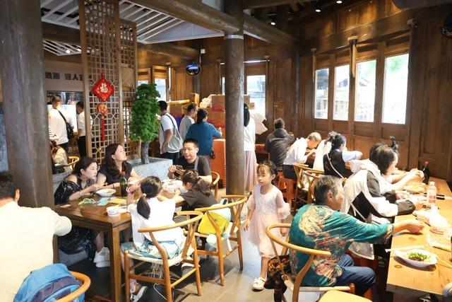 庆中秋双节假期盘点：文旅盛宴绘就团圆画卷