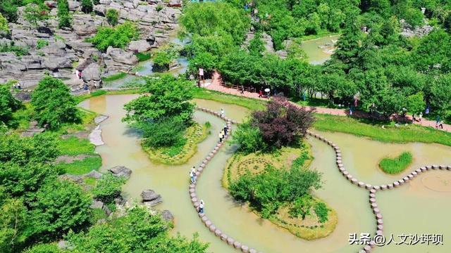 山水浸染秋之色，晚风捎来桂花香