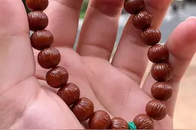 玩了一年的小尺寸猴头核桃，包浆颜色挺好看图片