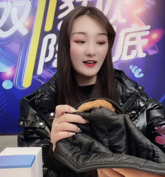 和朱小伟离婚4年，耗尽人气后"回心转意"的陈亚男，原形毕露了