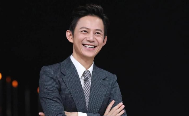 世上没后悔药？无妻无子、与保姆相伴的何炅	，走上了另外一条道路