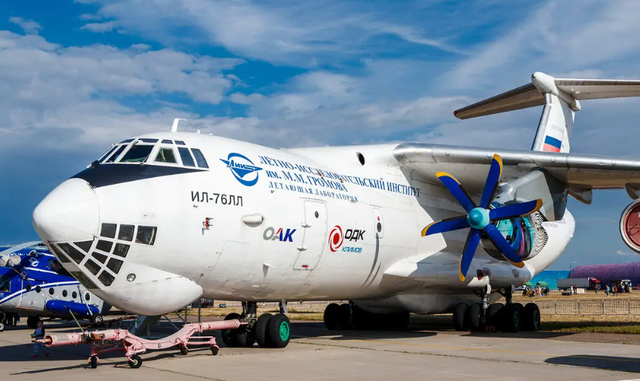 苏联造过的一款飞机，俄罗斯却造不了了！全球只能买中国的仿制品