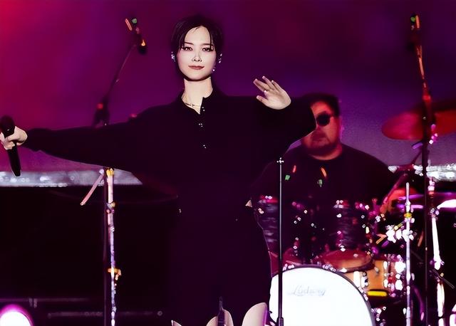 嫁法国老头真相大白5个月后，41岁李宇春近况曝出，一点也不意外