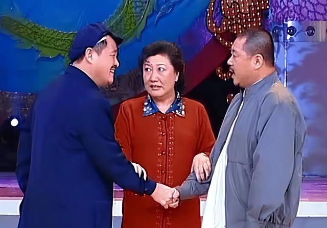 "逼得赵本山退出央视春晚的幕后黑手不是宋丹丹和范伟，另有其人