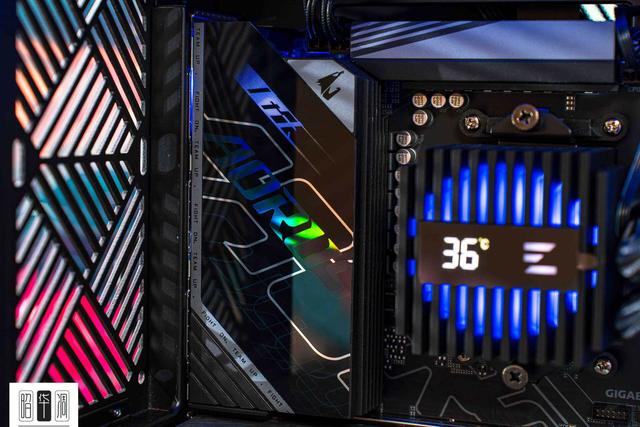 曲面玻璃的通透美学：乔思伯 TK-4 装机实录