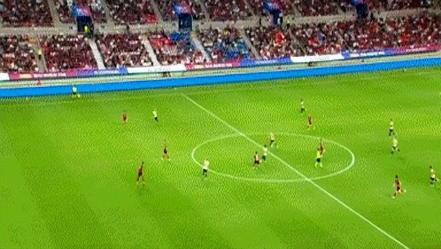 半场-亚马尔双响+被断致丢球莱万建功 巴塞罗那3-2首尔FC