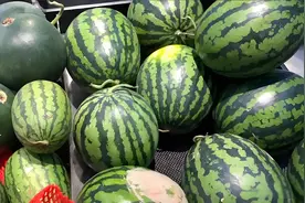 切西瓜，记住不要分成一瓣一瓣！教你3招，不脏手不流汁，真实用图片