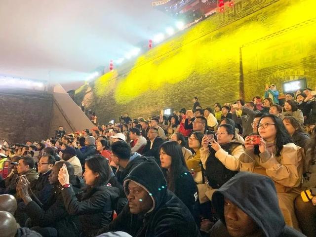 为何中国人在节假日都不愿意去旅游了，反而选择待在家中？