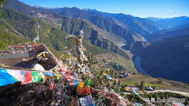 雪岭之下静土，在澜沧江峡谷之上，与梅里雪山对望的崩贡寺