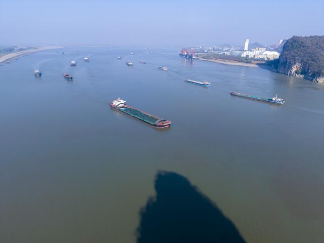 中流砥柱锁吴楚：登小孤山览六朝帝王文采风流