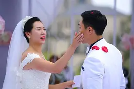 女乒大满贯巅峰退役，嫁帅气男教练后连生两孩，今相夫教子做公益图片