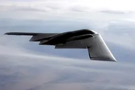 美军B-2、英军F-35，瘫那儿干啥？图片