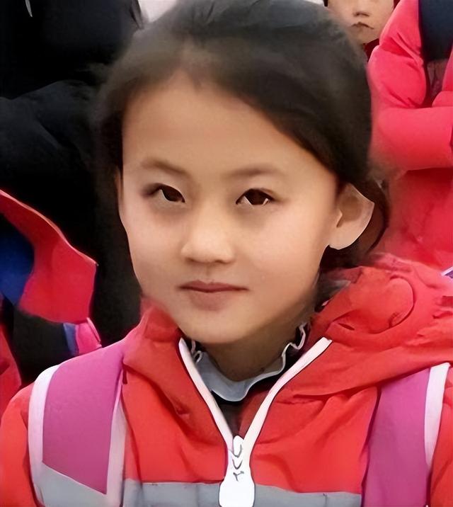 后不后悔？宁夏那个一笑成名拒绝百万签约的小女孩，现在成了这样