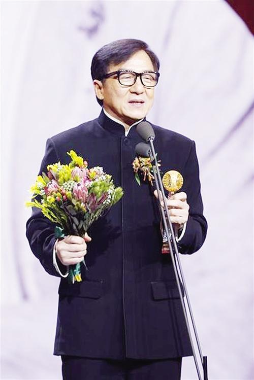 被迫去世？这次，官媒发文曝光成龙的真实现状，韩红的话有人信了