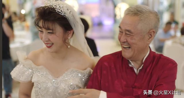 有反转？闫学晶再迎接噩耗	，恩师也被牵连，儿子首发声为娘抱不平