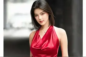 程儿，红色战袍写真，美炸了图片