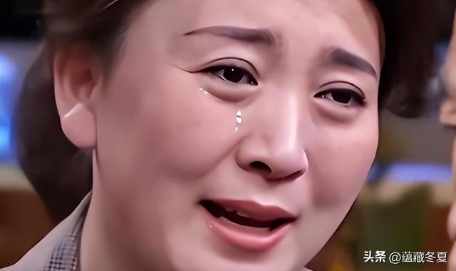 拔萝卜出泥！学历还没查清，闫学晶再迎噩耗，多位大V锤她恐坐牢