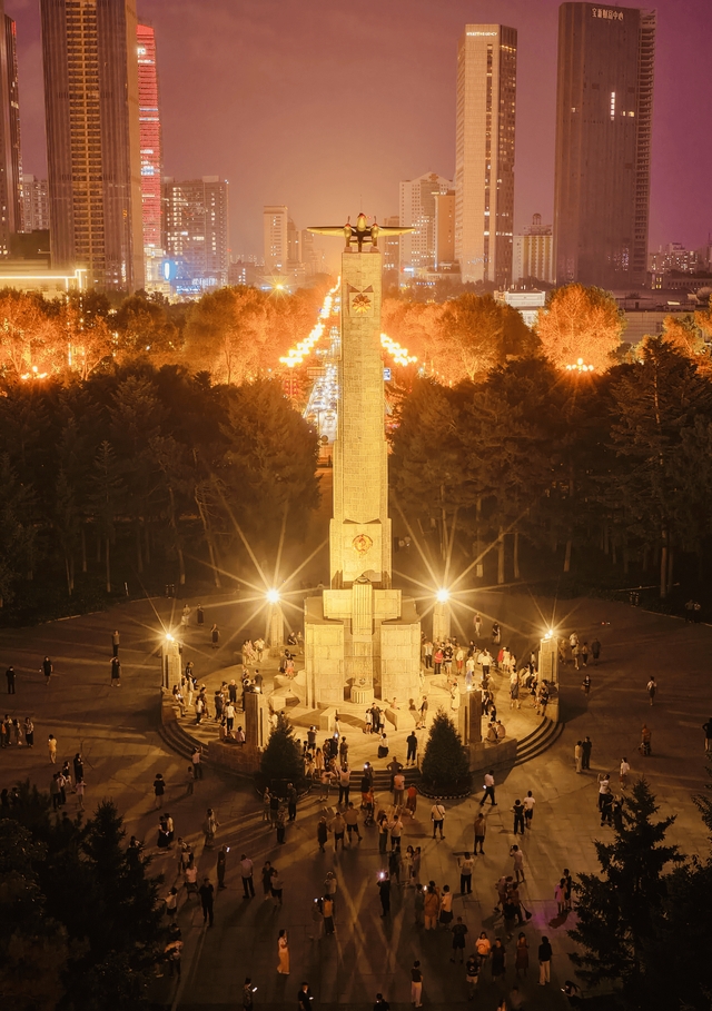 “老长春”在人民广场寻觅青春，在时光长廊里邂逅城市记忆，在城市地标开启城市休闲新篇