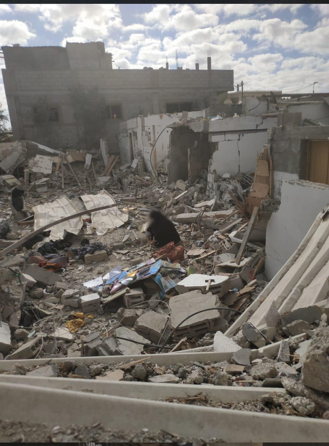 一个加沙家庭的循环日常：在枪声与废墟中	，寻找食物与水