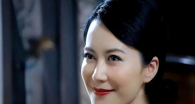 54岁俞飞鸿不结婚，冯唐问她生理需求，她说有男人陪了她近20年！