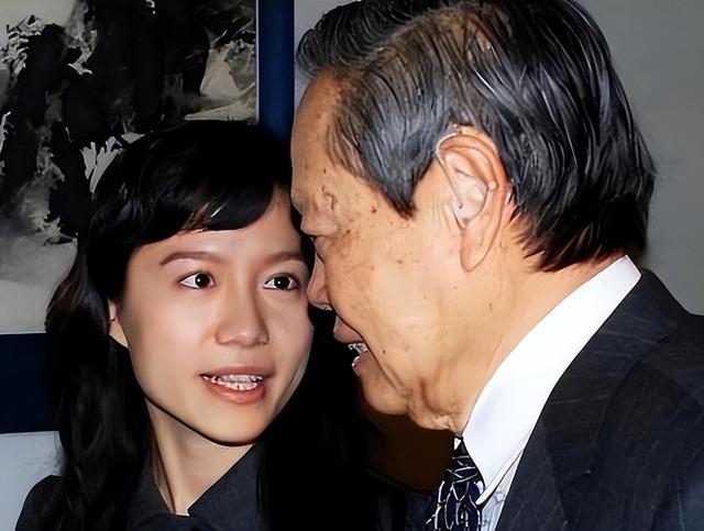 杨振宁追悼会确定	，生前状态曝光，意外摔跤住院，翁帆或早有预料