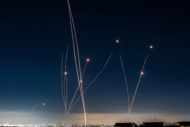 以色列随时都会打过来，伊朗狂造导弹，下次大规模齐射压垮对手