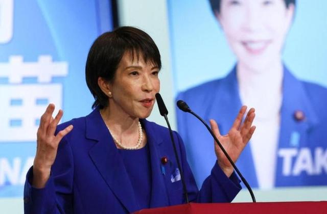 高市早苗拒不撤回，中日军方隔空对阵，自卫队抢先发射弹视频挑衅