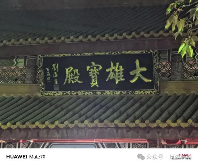 揭阳双峰寺夜景火出圈！鎏金灯光里，梦回大唐盛世