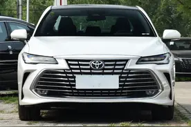 同为丰田旗下主力车型，24款丰田亚洲龙和凯美瑞有哪些区分点呢？图片