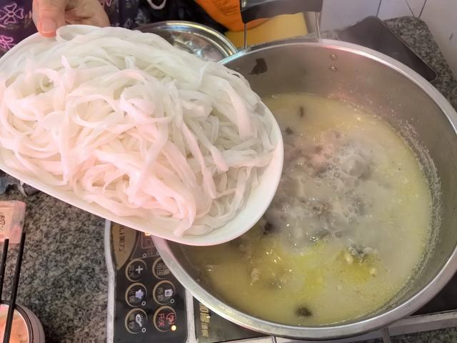 榴莲壳花胶煲猪肚 榴莲壳花胶煲猪肚的做法