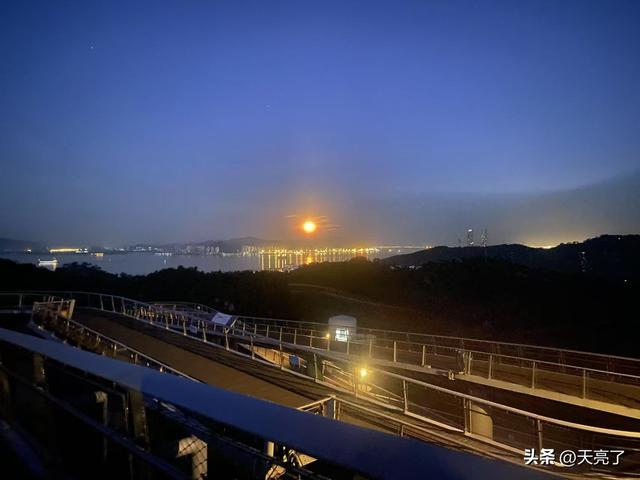 来厦门旅行，怎能不看一次海上日出