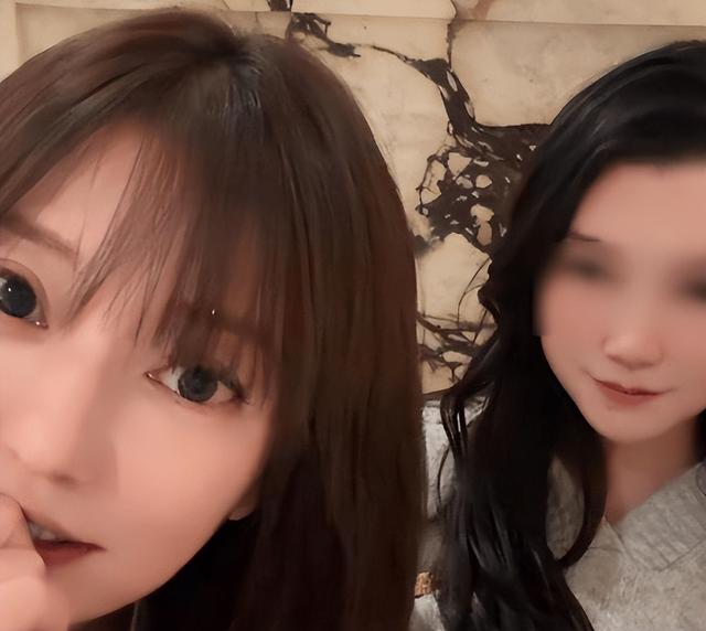 封杀4年，赵薇做梦也没想到	，如今56岁哥哥竟成了自己的“救赎”