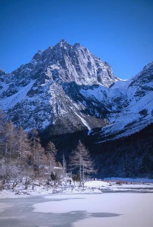 逃离钢铁森林！川西冬季冰雪秘境全攻略，治愈灵魂的终极指南