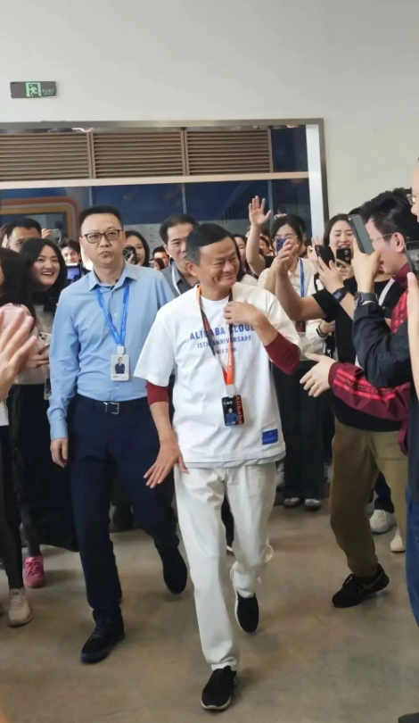 8000亿到2000亿再到4000亿：马云北京两度落泪，新棋局如何重写？
