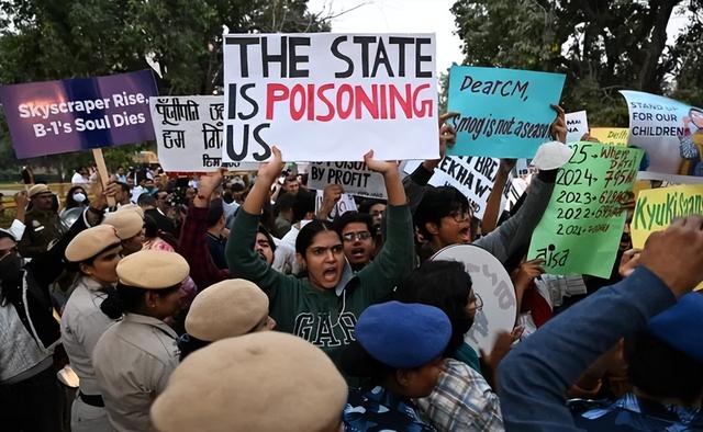 3000公斤炸药引爆首都，外资撤离警报拉响，莫迪终于等到开战借口