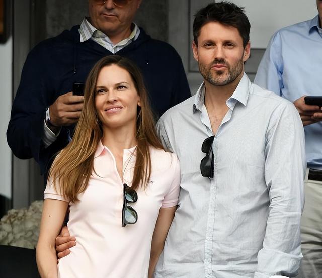 睡汽车后座的“拖车女孩”，51岁两夺奥斯卡，今小镇带娃赢麻了！