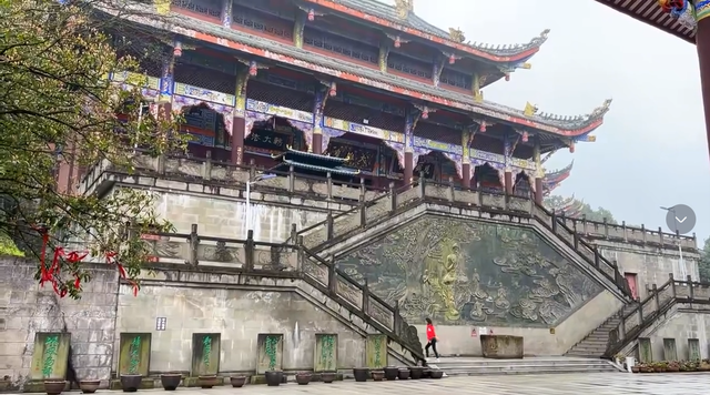 重庆大气的百年古寺，伴山而建雄伟壮观，风景绝美却不收门票